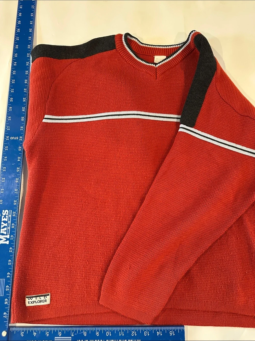 Men's vintage red Crewneck Sweater with Contrast Shoulder Stripe